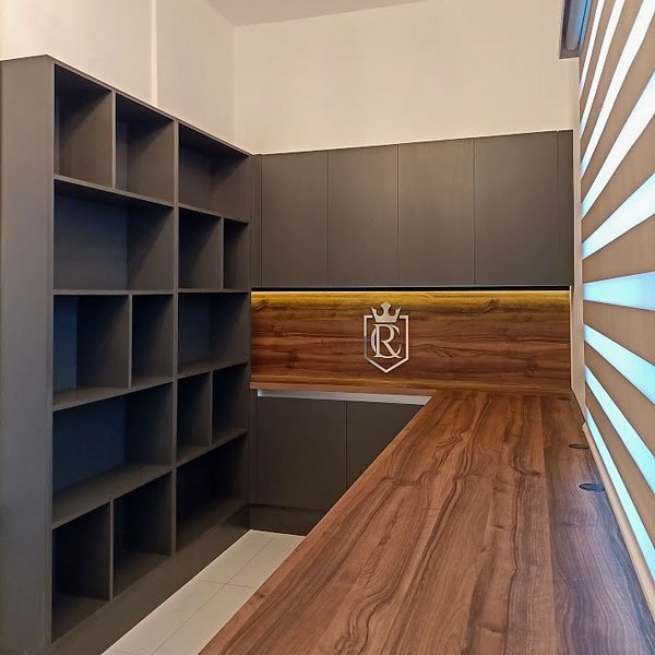 Proyectos muebles de oficina en melamina con luz led