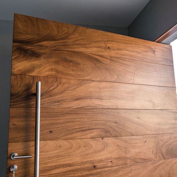 Proyectos puerta principal fabricada en madera de parota